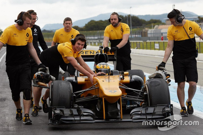 Розмари Смит за рулем Renault F1