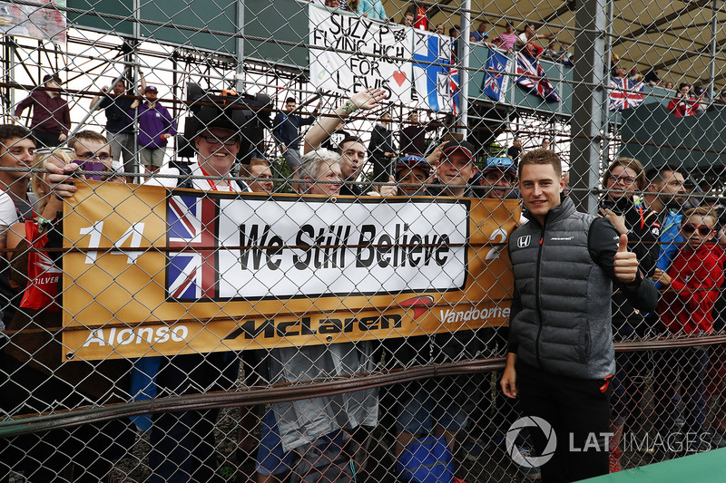 Stoffel Vandoorne, McLaren, meets fans