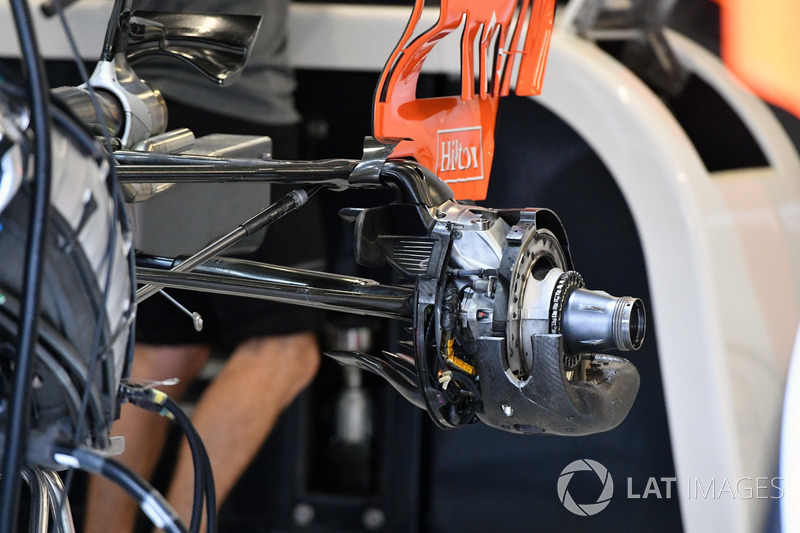 McLaren MCL32 rear wheel hub detail