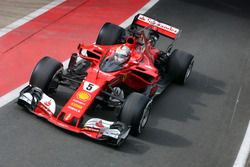 Sebastian Vettel, Ferrari SF70H, con el escudo de la cabina