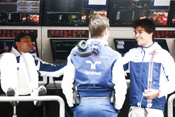 Felipe Massa, Williams; Rob Smedley, Leitender Ingenieur, Williams; Lance Stroll, Williams, am Komma