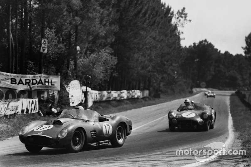 Ricardo Rodriguez, Andre Pilette, Ferrari 250 TR59, leads Jim Clark, Roy Salvadori, Aston Martin DBR1/30