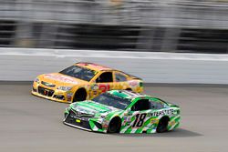 Kyle Busch, Joe Gibbs Racing Toyota, Ryan Newman, Richard Childress Racing Chevrolet, Richard Childr