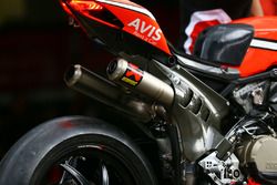 Un échappement Akrapovic sur la moto de Chaz Davies, Ducati Team