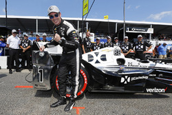 Il poleman Simon Pagenaud, Team Penske Chevrolet