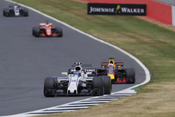 Lance Stroll, Williams FW40, Daniel Ricciardo, Red Bull Racing RB13, Fernando Alonso, McLaren MCL32