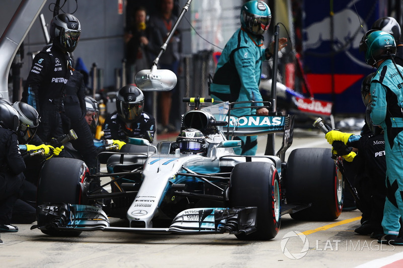 Valtteri Bottas, Mercedes AMG F1 W08, pit stop