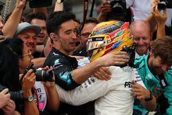 Winnaar Lewis Hamilton, Mercedes AMG F1 W08 viert feest met het team