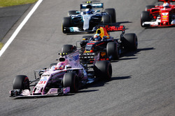 Esteban Ocon, Sahara Force India F1 VJM10, Daniel Ricciardo, Red Bull Racing RB13, Valtteri Bottas,