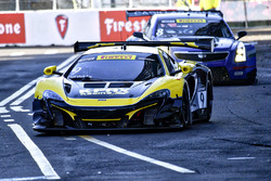 #9 K-Pax Racing, McLaren 650S GT3: Alvaro Parente