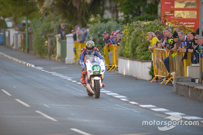 Lightweight TT: 3. Platz - Peter Hickman, KMR Kawasaki / IEG Racing