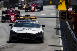 The Safety Car delante de Sebastian Vettel, Ferrari SF70H