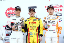 Podio de la carrera: Alex Palou, Mitsunori Takaboshi y Sho Tsuboi