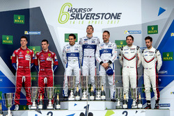 Podio GTE-Pro: i vincitori della gara #67 Ford Chip Ganassi Racing Ford GT: Andy Priaulx, Harry Tinc