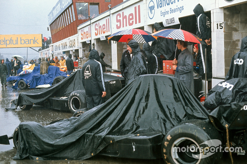 Covered Shadow DN1 Fords of Jackie Oliver, George Follmer in the pits