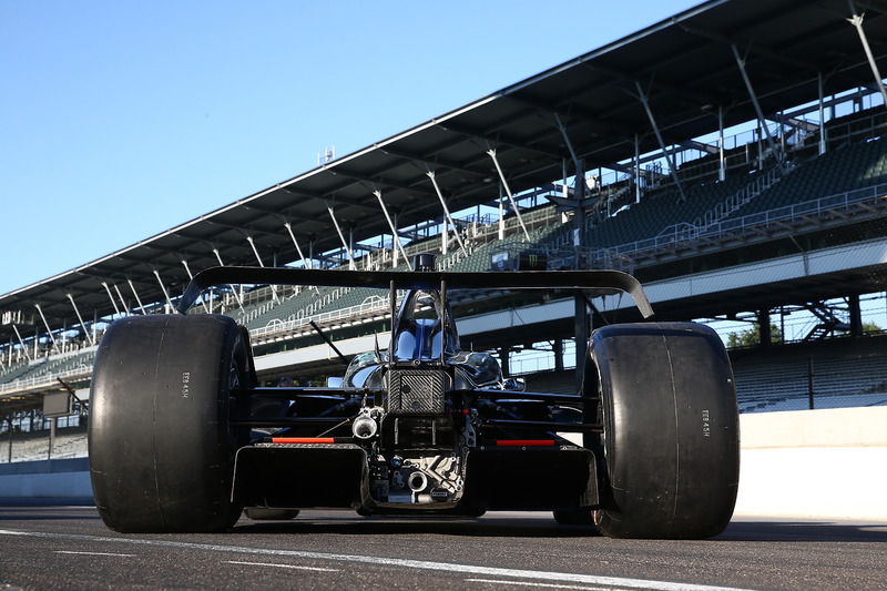 Машина IndyCar 2018 року із двигуном Chevrolet