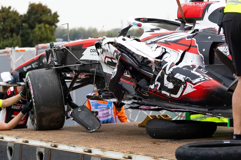 Oliver Bearman, la voiture de l'écurie Haas F1 après son accident