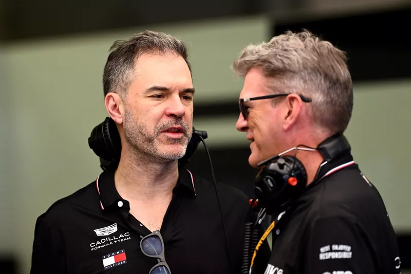 Marc Hynes, Cadillac F1 Team Chief Racing Officer, Graeme Lowdon, Cadillac F1 Team Team Principal