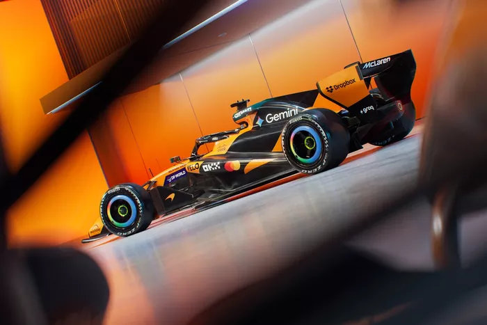 طلاء سيارة McLaren MCL40 
