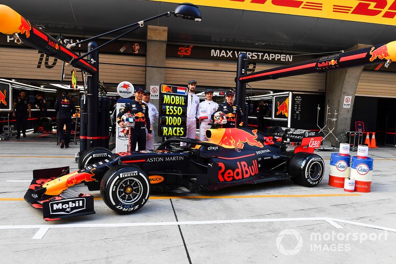 Pierre Gasly, Red Bull Racing ve Max Verstappen, Red Bull Racing, 1000. yarış kutlamalarında