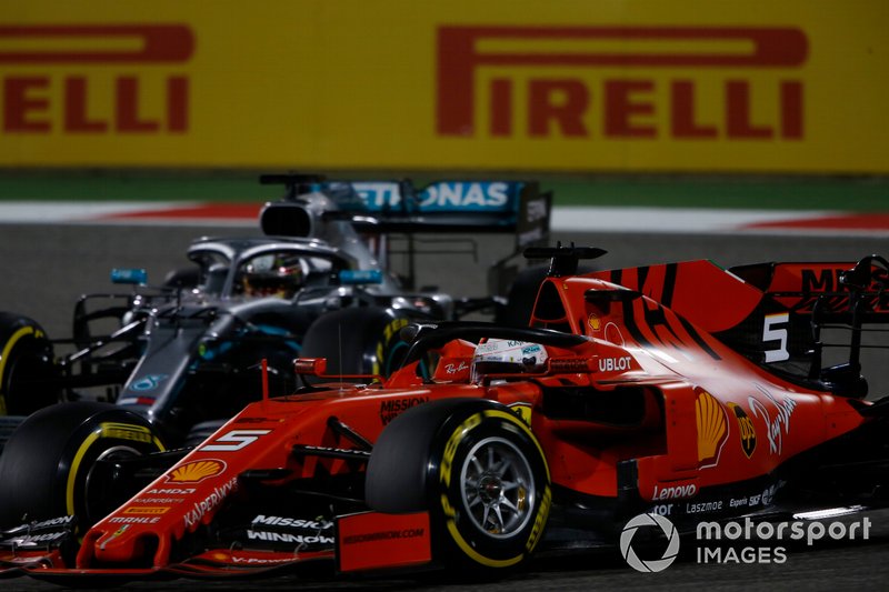 Sebastian Vettel, Ferrari SF90, Lewis Hamilton, Mercedes AMG F1 W10