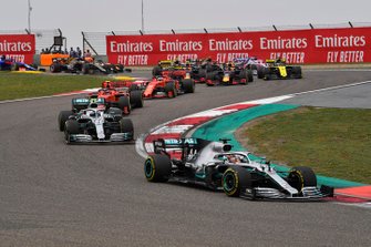 Lewis Hamilton, Mercedes AMG F1 W10, voor Valtteri Bottas, Mercedes AMG W10, Charles Leclerc, Ferrari SF90, Sebastian Vettel, Ferrari SF90, Max Verstappen, Red Bull Racing RB15