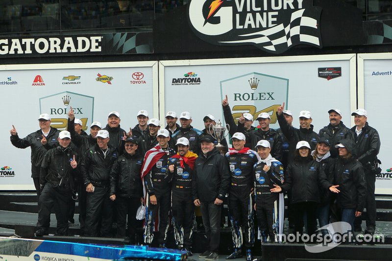 Ganadores #10 Konica Minolta Cadillac DPi-V.R.: Renger Van Der Zande, Jordan Taylor, Fernando Alonso, Kamui Kobayashi