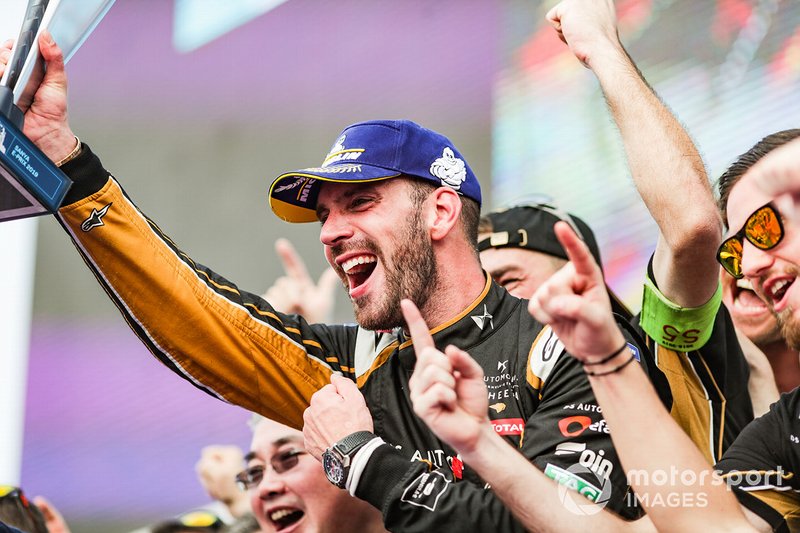 Jean-Eric Vergne, DS TECHEETAH, celebrates victory with the team
