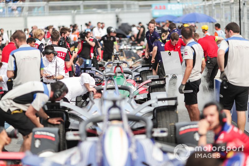 Le monoposto in pitlane