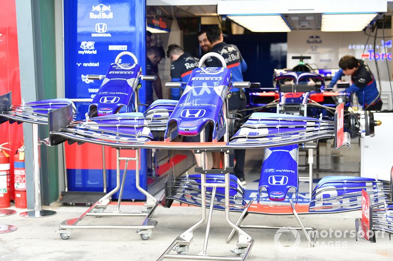 Front wings for the Toro Rosso STR14