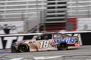 Kyle Busch, Joe Gibbs Racing, Toyota Camry Snickers Creamy