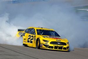 Joey Logano, Team Penske, Ford Mustang Pennzoil celebrates his win with a burnout 