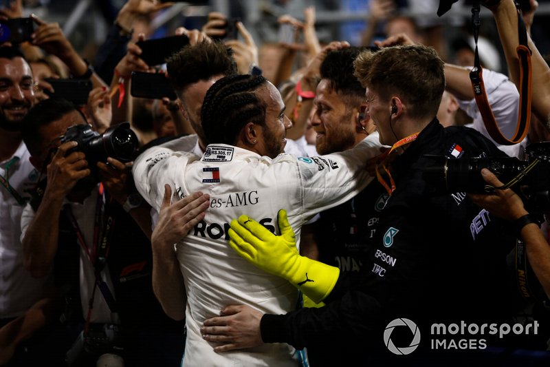 Lewis Hamilton, Mercedes AMG F1, 1st position, celebrates with his team