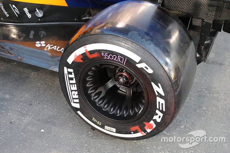 Rueda trasera del McLaren