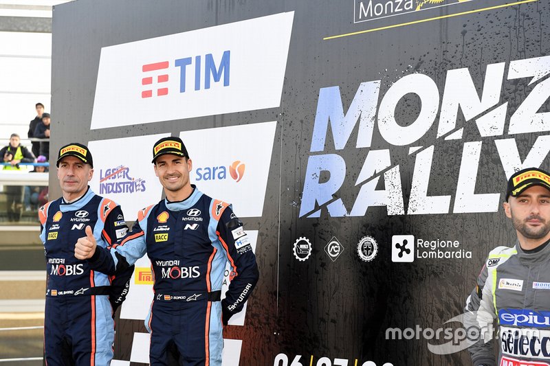Festeggiamenti sul podio al Monza Rally Show
