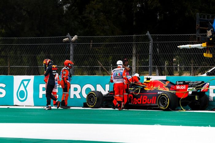 Alex Albon, Red Bull RB15 choca en la PL2