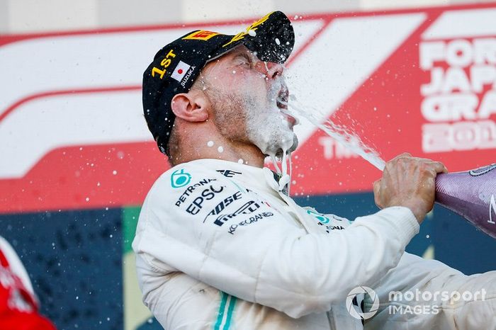 Podio: ganador Valtteri Bottas, Mercedes AMG F1 