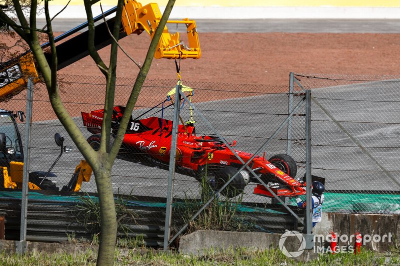 El monoplaza dañado de Charles Leclerc, Ferrari SF90