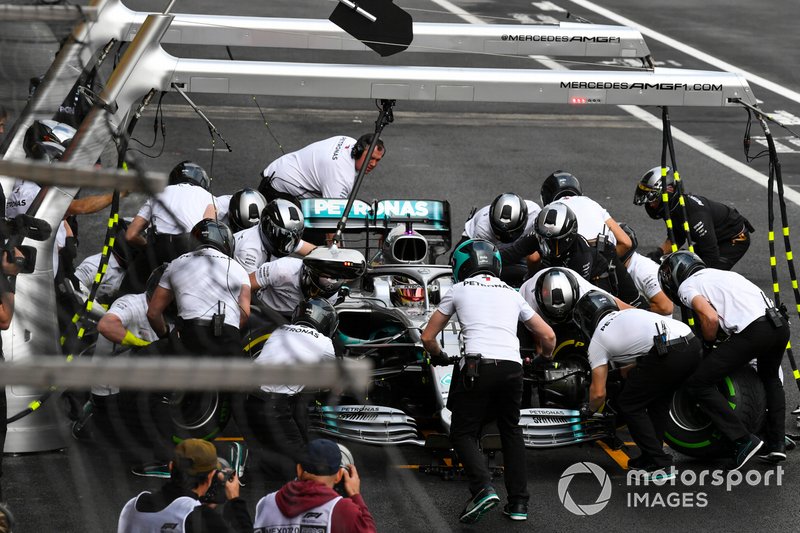 Lewis Hamilton, Mercedes AMG F1 W10, in the pits