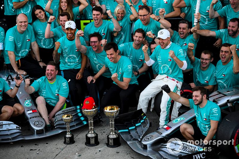 El equipo Mercedes celebra su sexto Mundial de constructores consecutivo