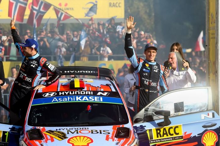 Winner Thierry Neuville, Nicolas Gilsoul, Hyundai Motorsport Hyundai i20 Coupe WRC