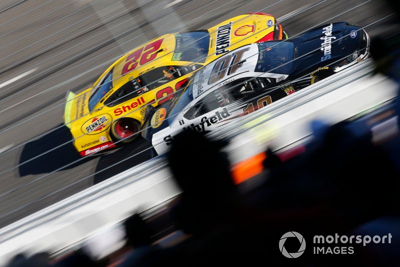 Aric Almirola, Stewart-Haas Racing, Ford Mustang Smithfield, Joey Logano, Team Penske, Ford Mustang Shell Pennzoil
