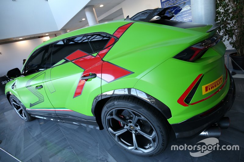 Lamborghini Urus ST-X