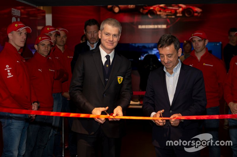 Antonello Coletta e Pierre Fillon al taglio del nastro della mostra Ferrari at 24 Heures du Mans