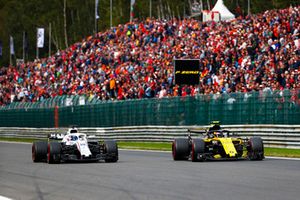 Carlos Sainz Jr., Renault Sport F1 Team R.S. 18, en lutte avec Lance Stroll, Williams FW41