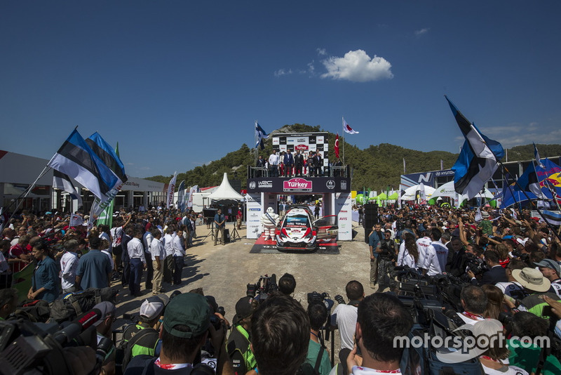 Podium: Winners Ott Tänak, Martin Järveoja, Toyota Gazoo Racing WRT Toyota Yaris WRC, second place Jari-Matti Latvala, Miikka Anttila, Toyota Gazoo Racing WRT Toyota Yaris WRC, third place Hayden Paddon, Sebastian Marshall, Hyundai Motorsport Hyundai i20 Coupe WRC