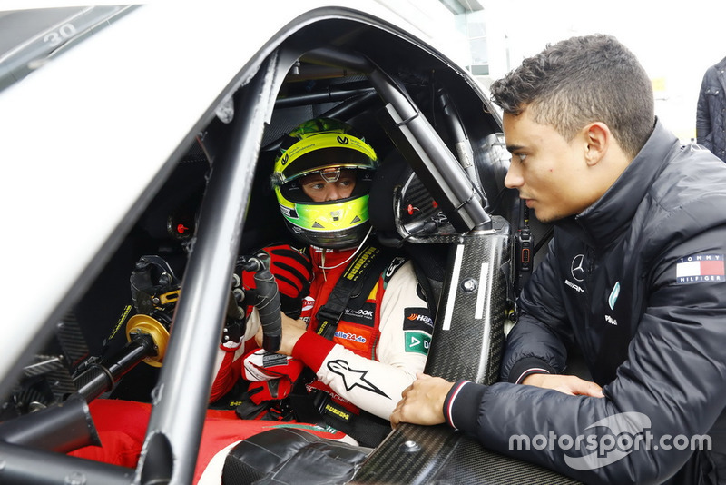 Mick Schumacher en el Mercedes-AMG C63 DTM con Pascal Wehrlein