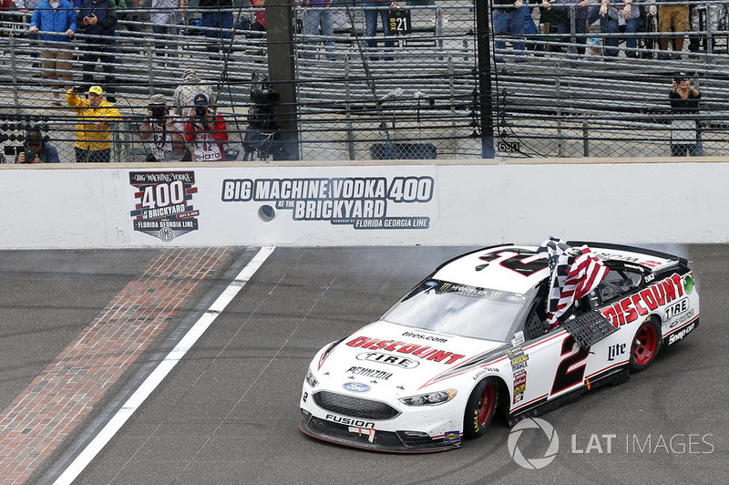 Race winner Brad Keselowski, Team Penske, Ford Fusion