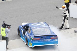 Martin Truex Jr., Furniture Row Racing, Toyota Camry Auto-Owners Insurance