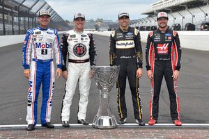 Clint Bowyer, Stewart-Haas Racing, Ford Fusion Mobil 1/Rush Truck Centers Kevin Harvick, Stewart-Haas Racing, Ford Fusion Jimmy John's New 9-Grain Wheat Sub Aric Almirola, Stewart-Haas Racing, Ford Fusion Smithfield Kurt Busch, Stewart-Haas Racing, Ford Fusion Haas Automation/Monster Energy